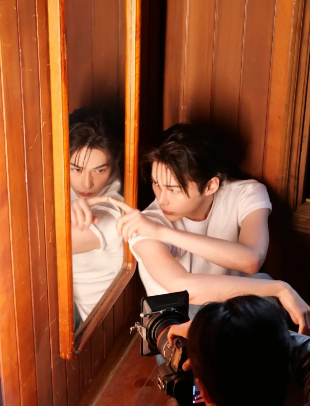 Behind-the-scenes cut of Sung Hanbin (ZEROBASEONE)