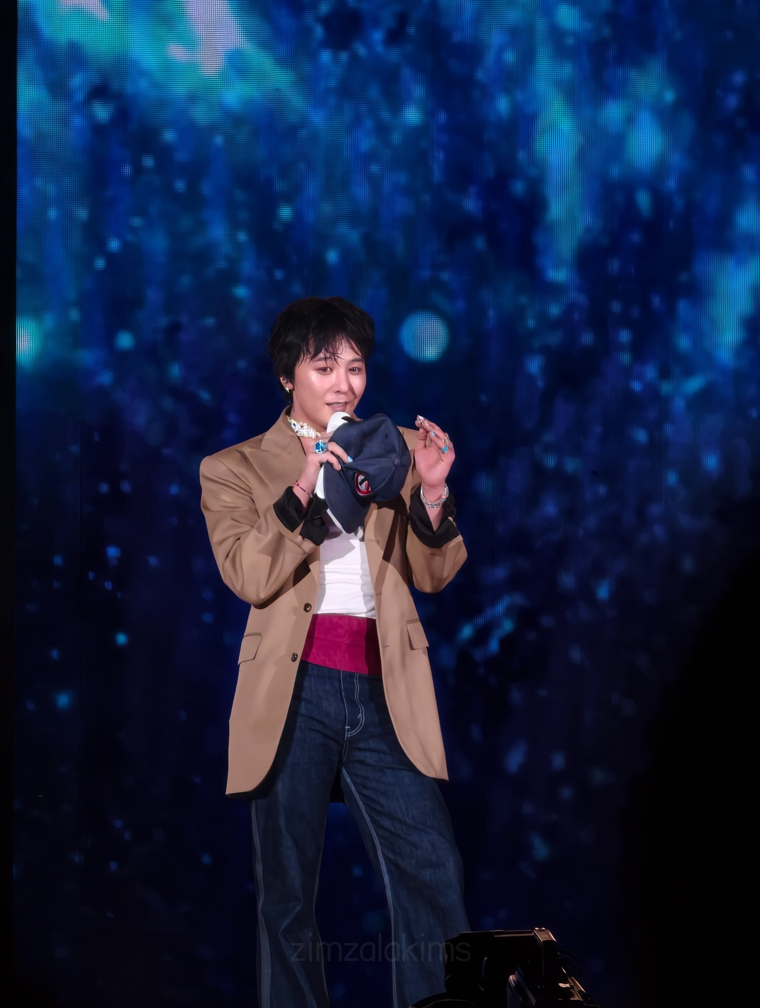Behind-the-scenes cut of G-DRAGON (BIGBANG)