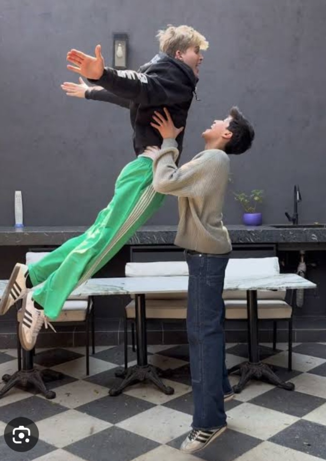 Foto terbaru Alejandro (SANTOS BRAVOS)