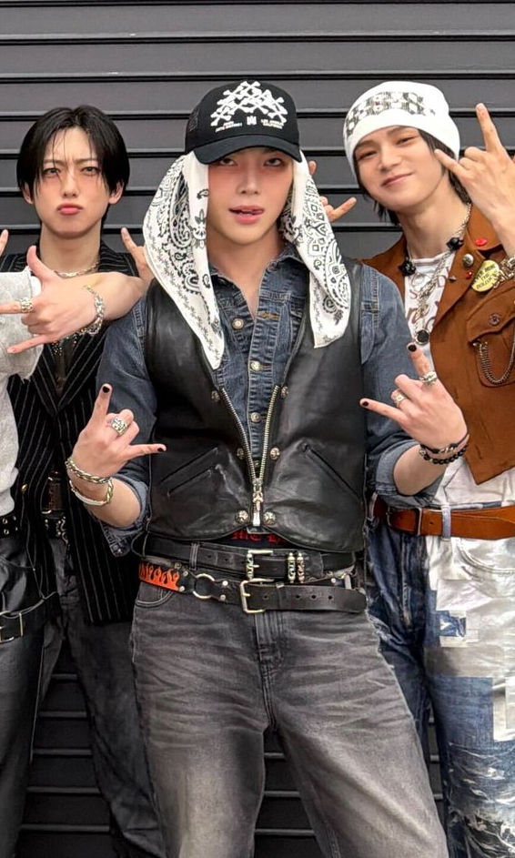 Behind-the-scenes cut of Nicholas (&TEAM)