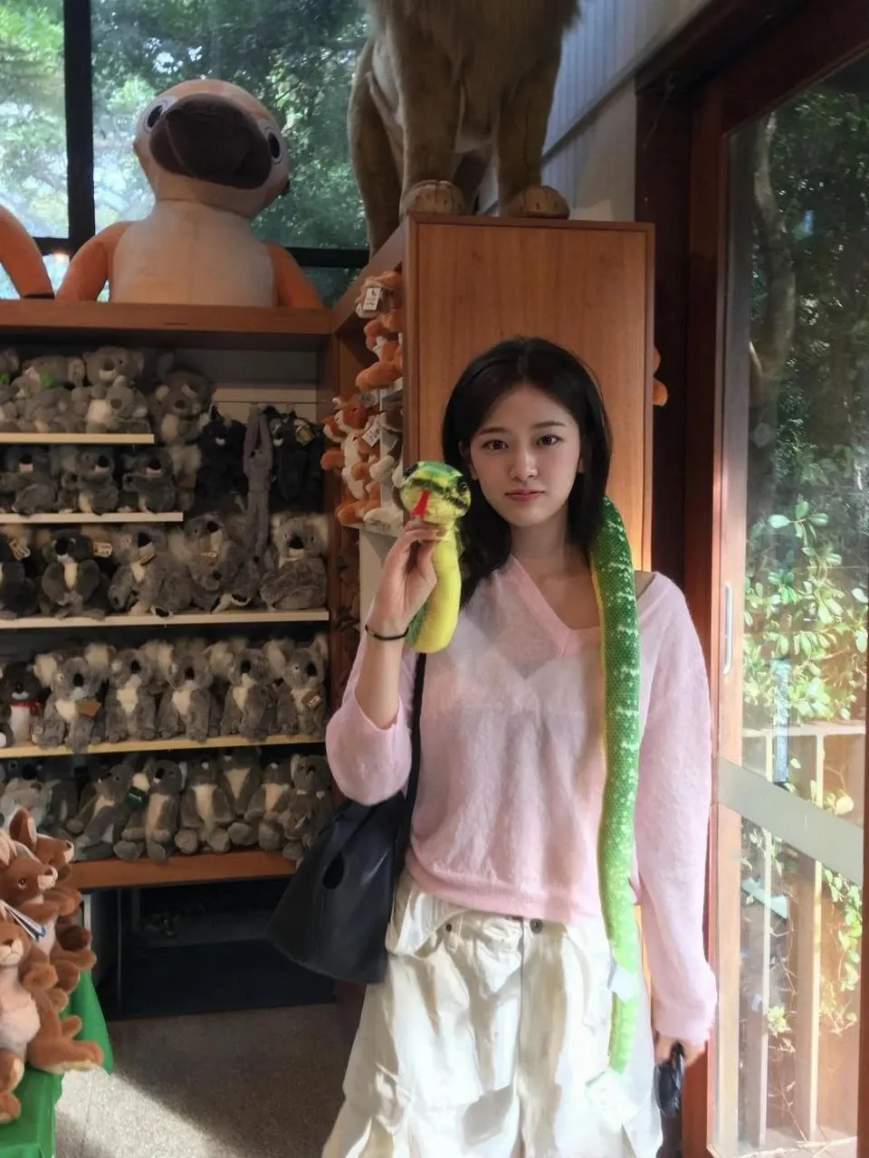 Behind-the-scenes cut of An Yujin (IVE)