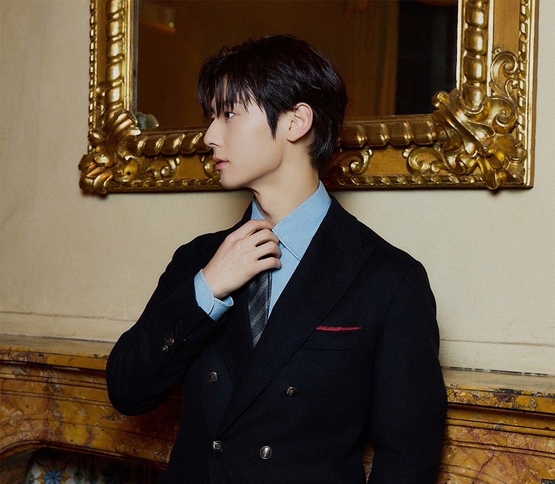 황민현 최근 활동샷