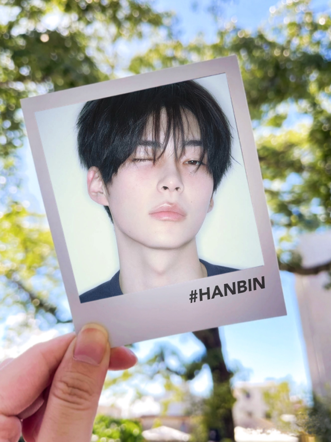 Behind-the-scenes cut of Sung Hanbin (ZEROBASEONE)