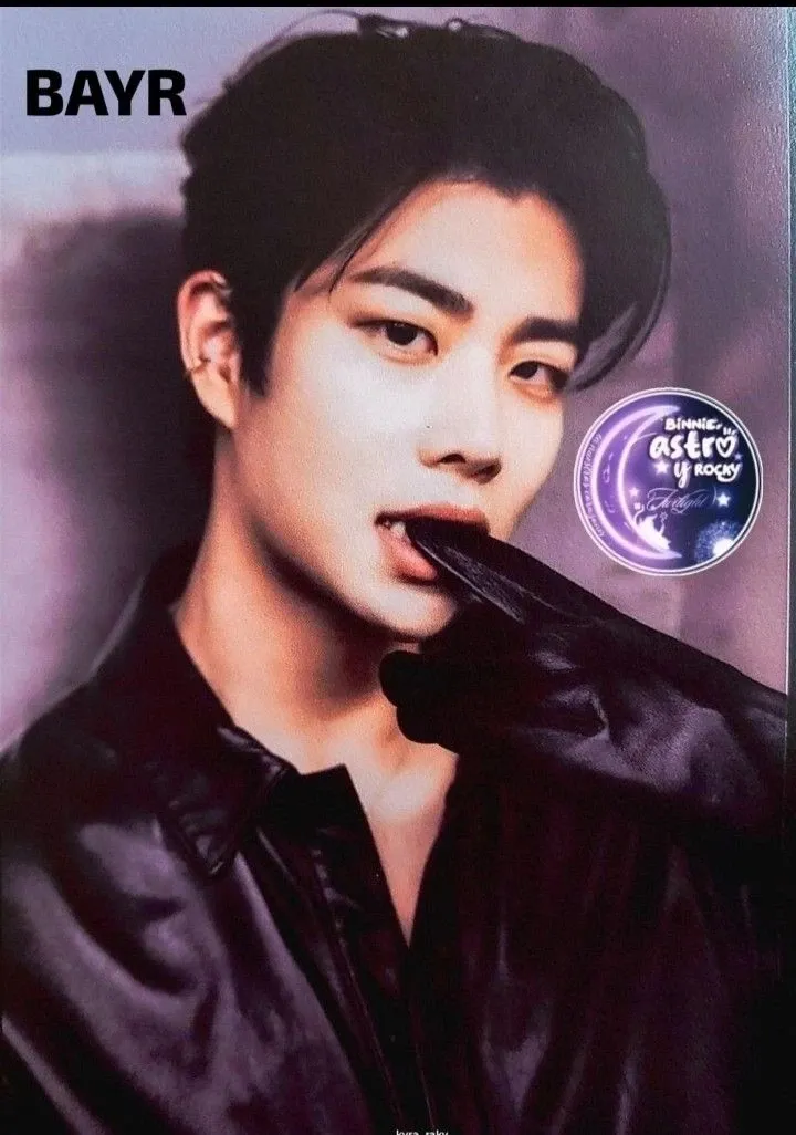 A moment captured by MJ (ASTRO)'s fan