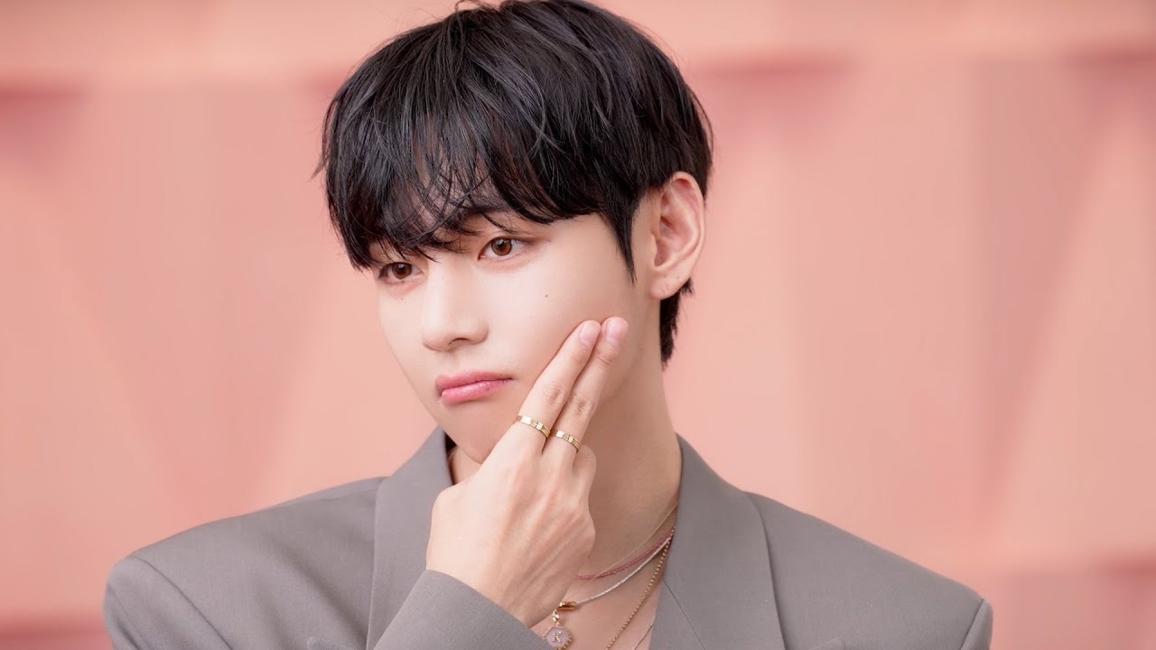 Recent activity shot of V (BTS)