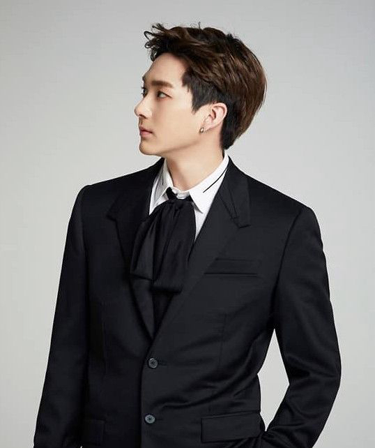 Behind-the-scenes cut of Aron