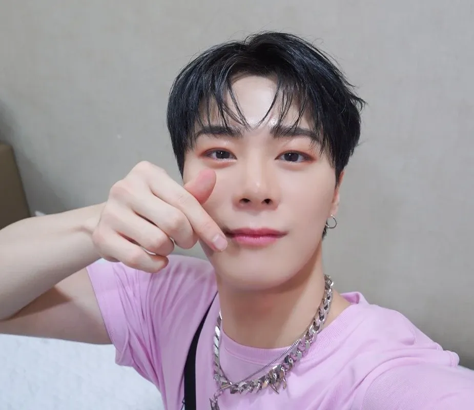 A moment captured by Moonbin (ASTRO)'s fan