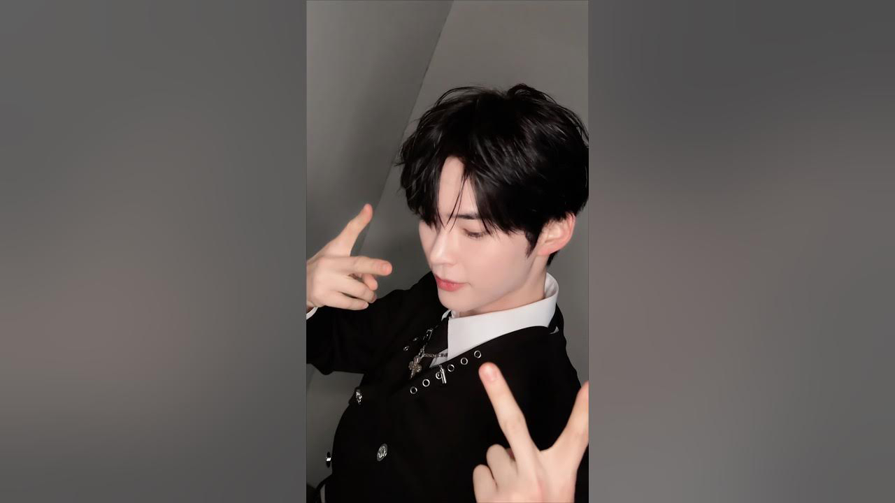 A moment captured by Sung Hanbin (ZEROBASEONE)'s fan