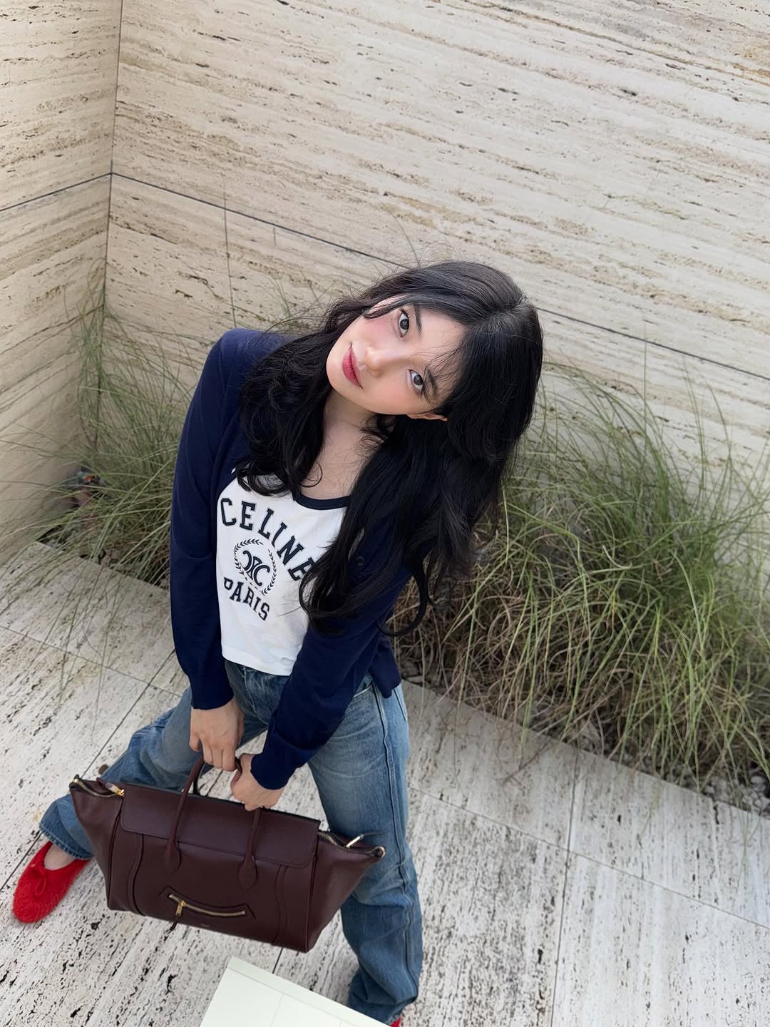 Behind-the-scenes cut of Suzy