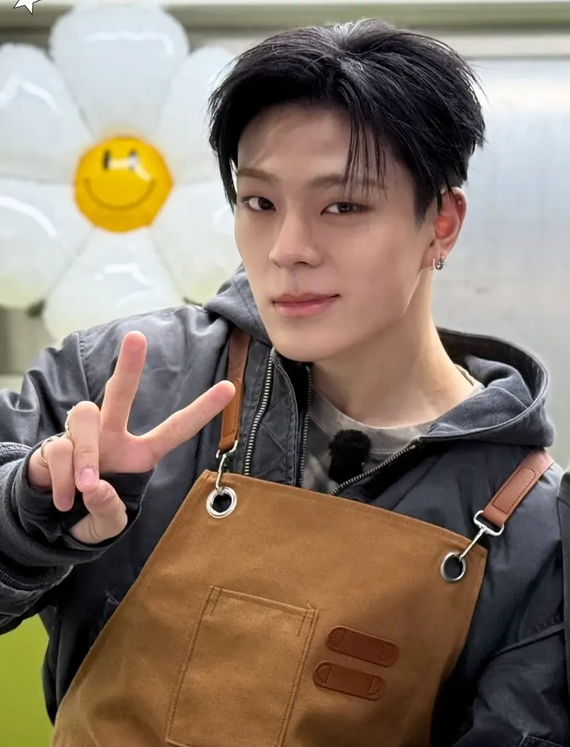 Behind-the-scenes cut of Kim Junmin (WHIB)