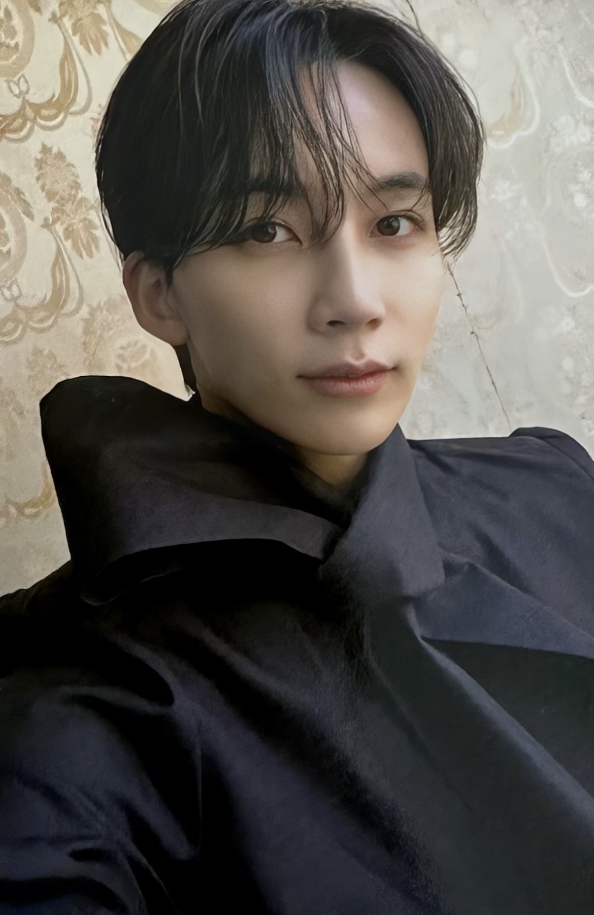 A moment captured by Jeonghan (SEVENTEEN)'s fan