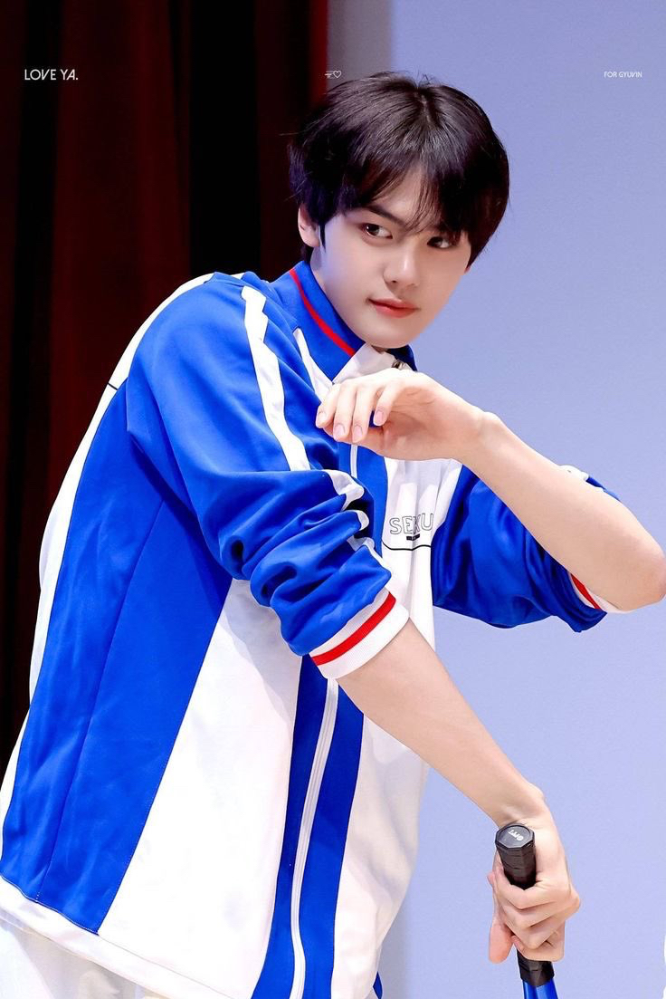 Recent activity shot of Kim Gyuvin (ZEROBASEONE)