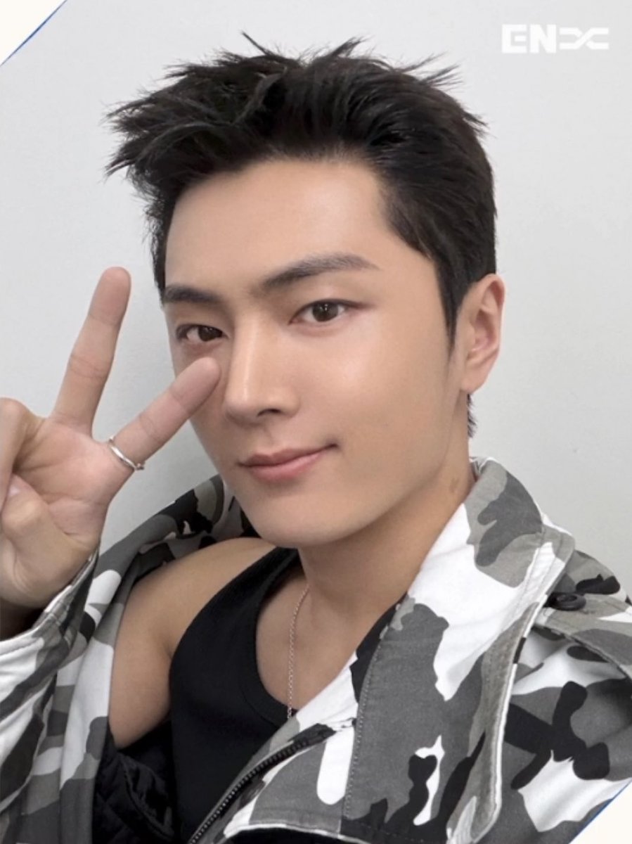 제이 (ENHYPEN)의 비하인드 컷