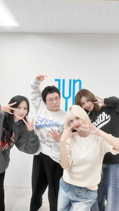 Fandom-recommended wallpaper image of TWICE