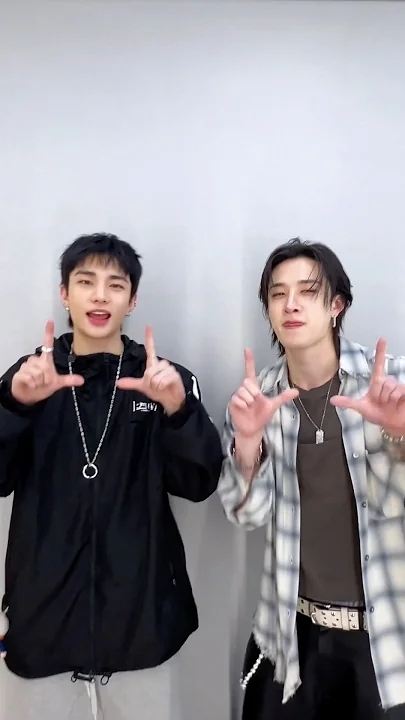 Behind-the-scenes cut of Stray Kids