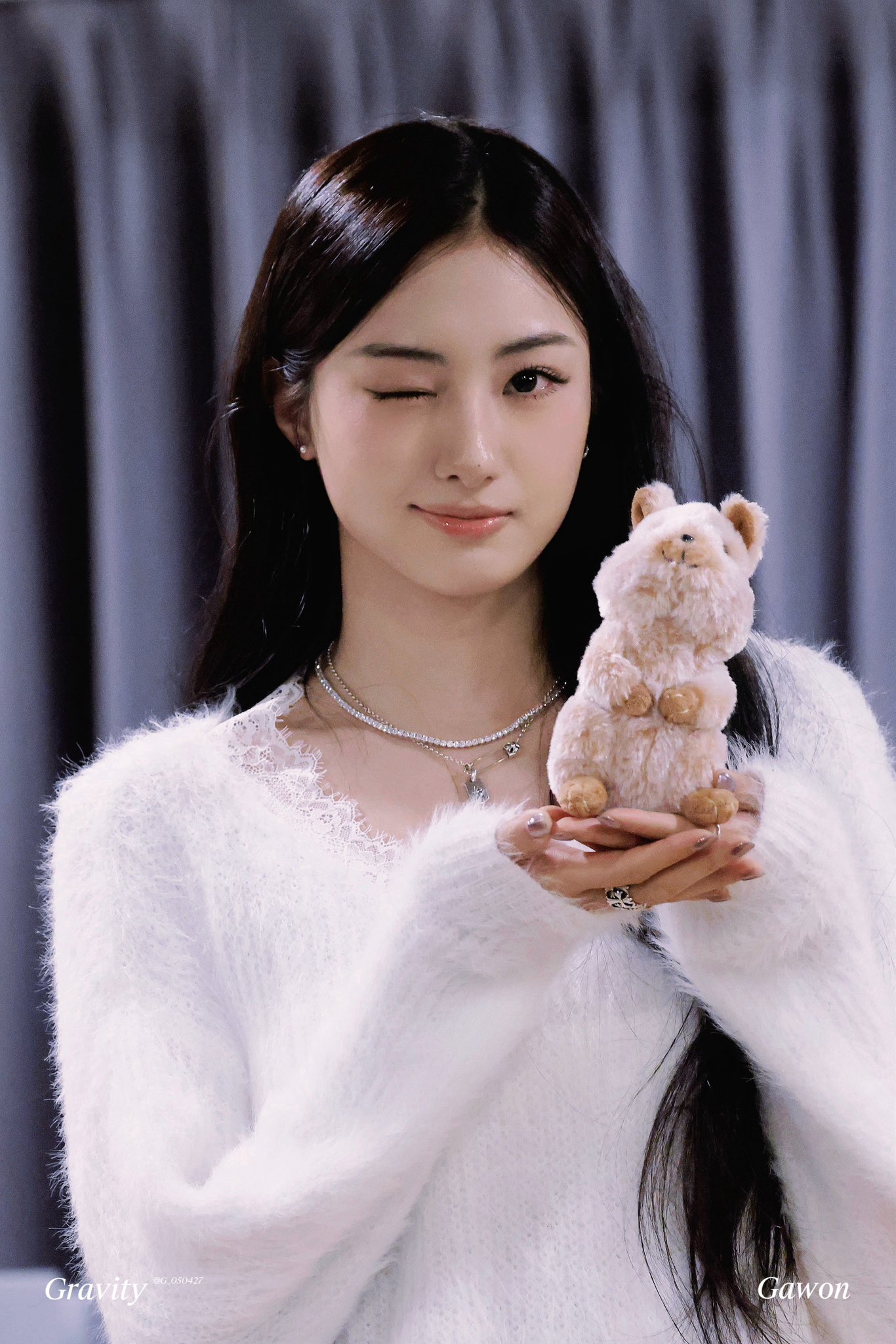 A moment captured by Gawon (MEOVV)'s fan