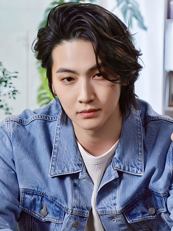 Recent activity shot of JAY B (GOT7)