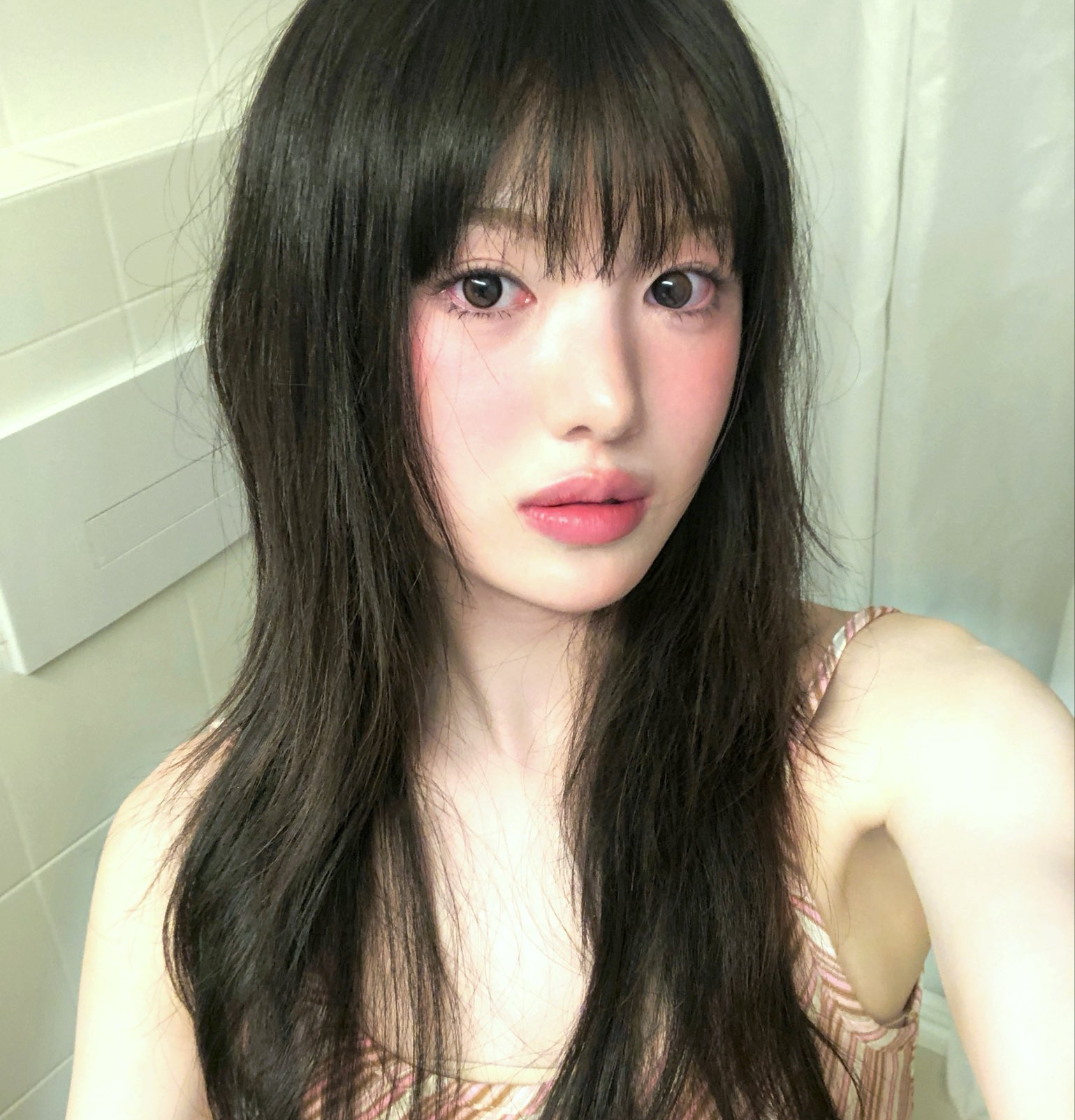 Behind-the-scenes cut of SUI (KiiiKiii)