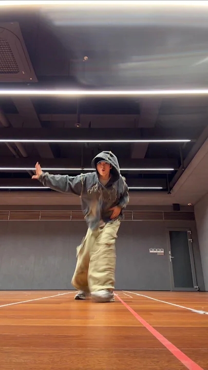 Latest photo of Hyeongjun (CRAVITY)