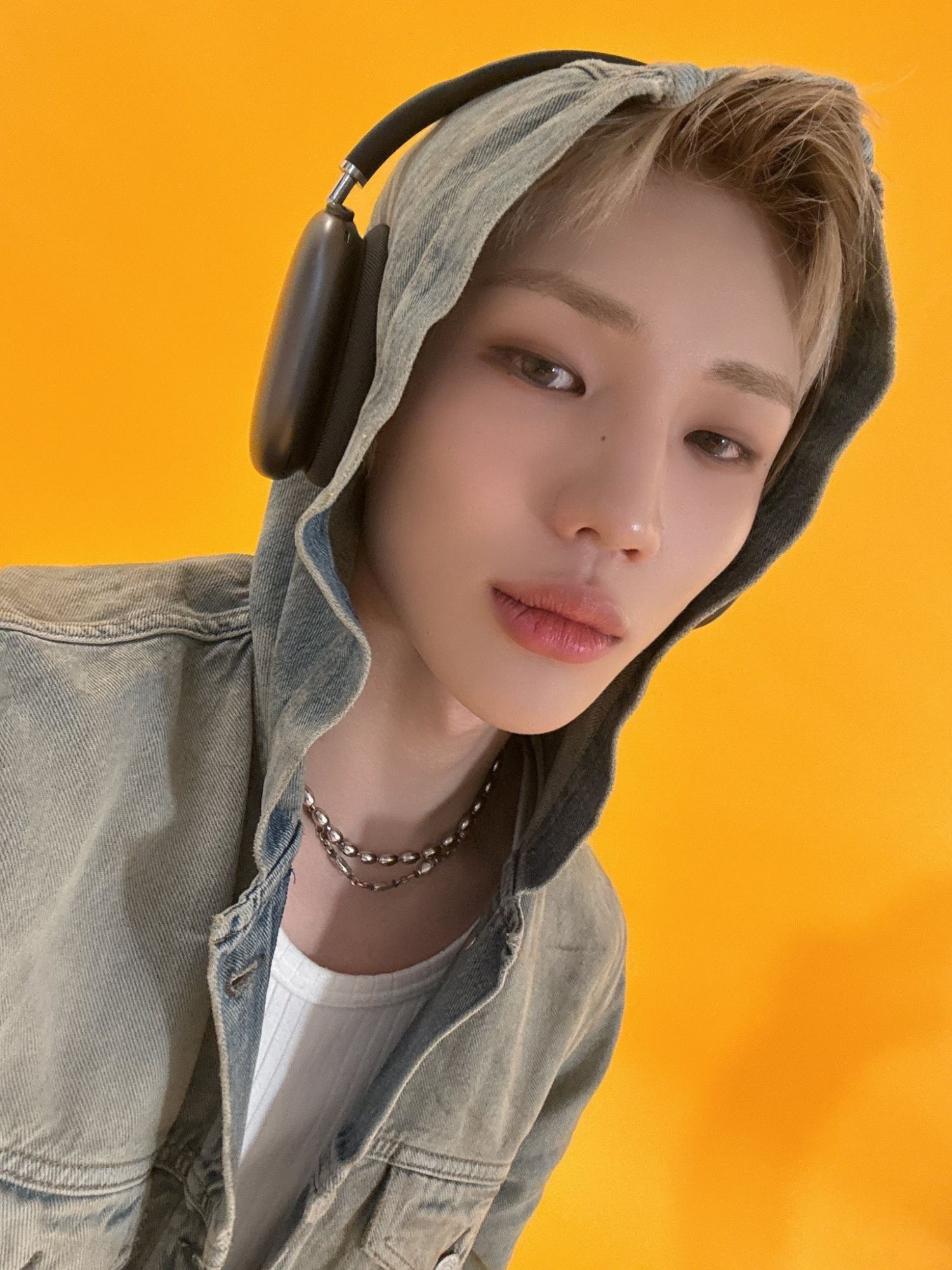 Behind-the-scenes cut of Junhyeok (TNX)