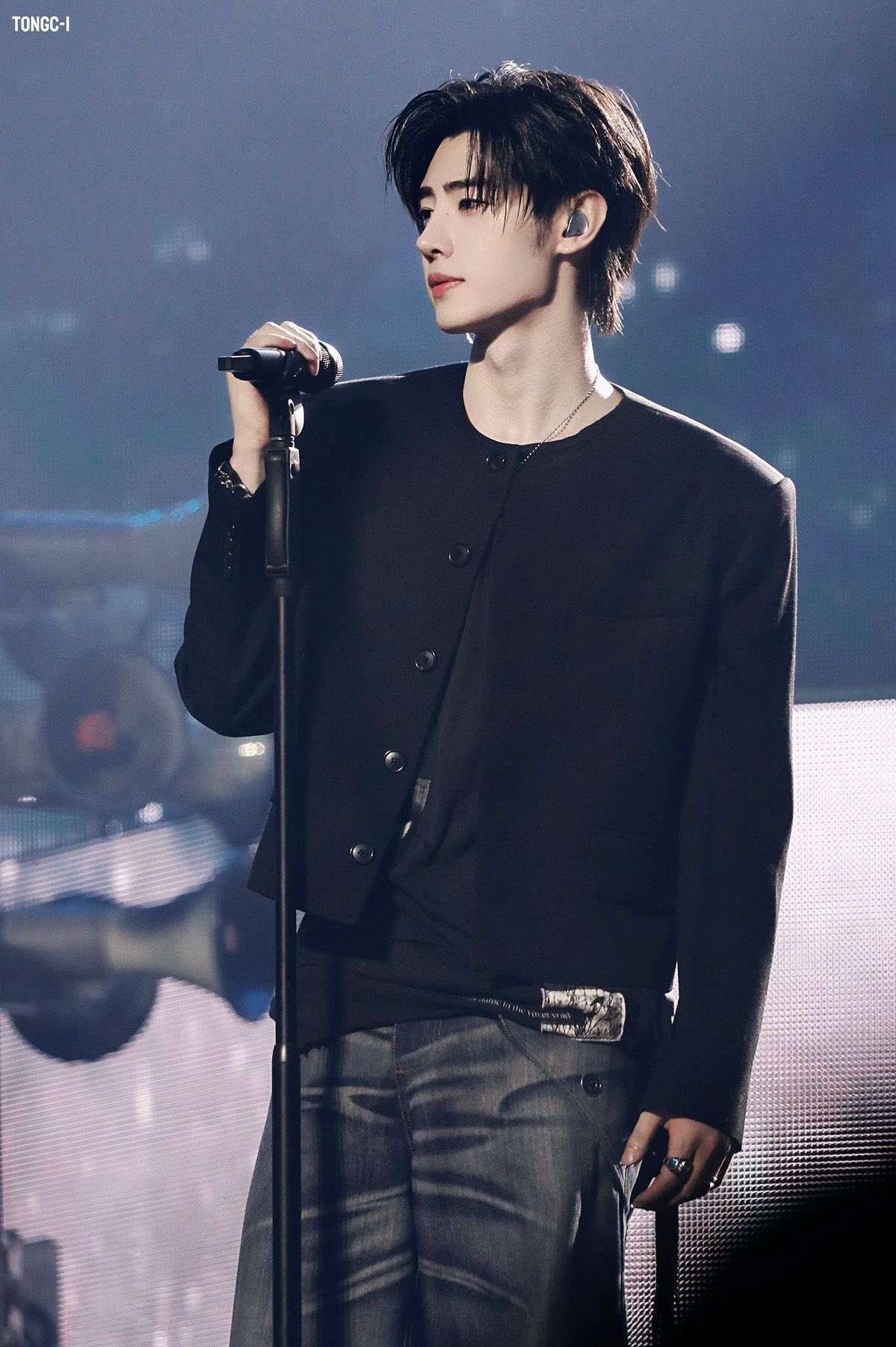 Recent activity shot of Sunghoon (ENHYPEN)