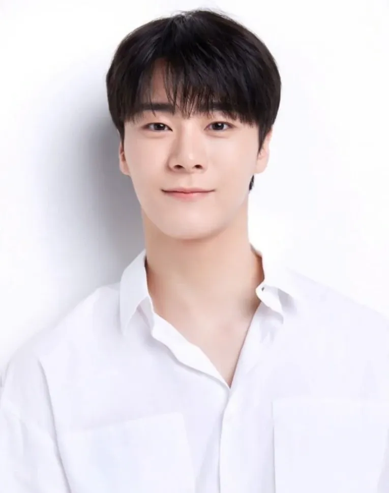 Behind-the-scenes cut of Moonbin (ASTRO)