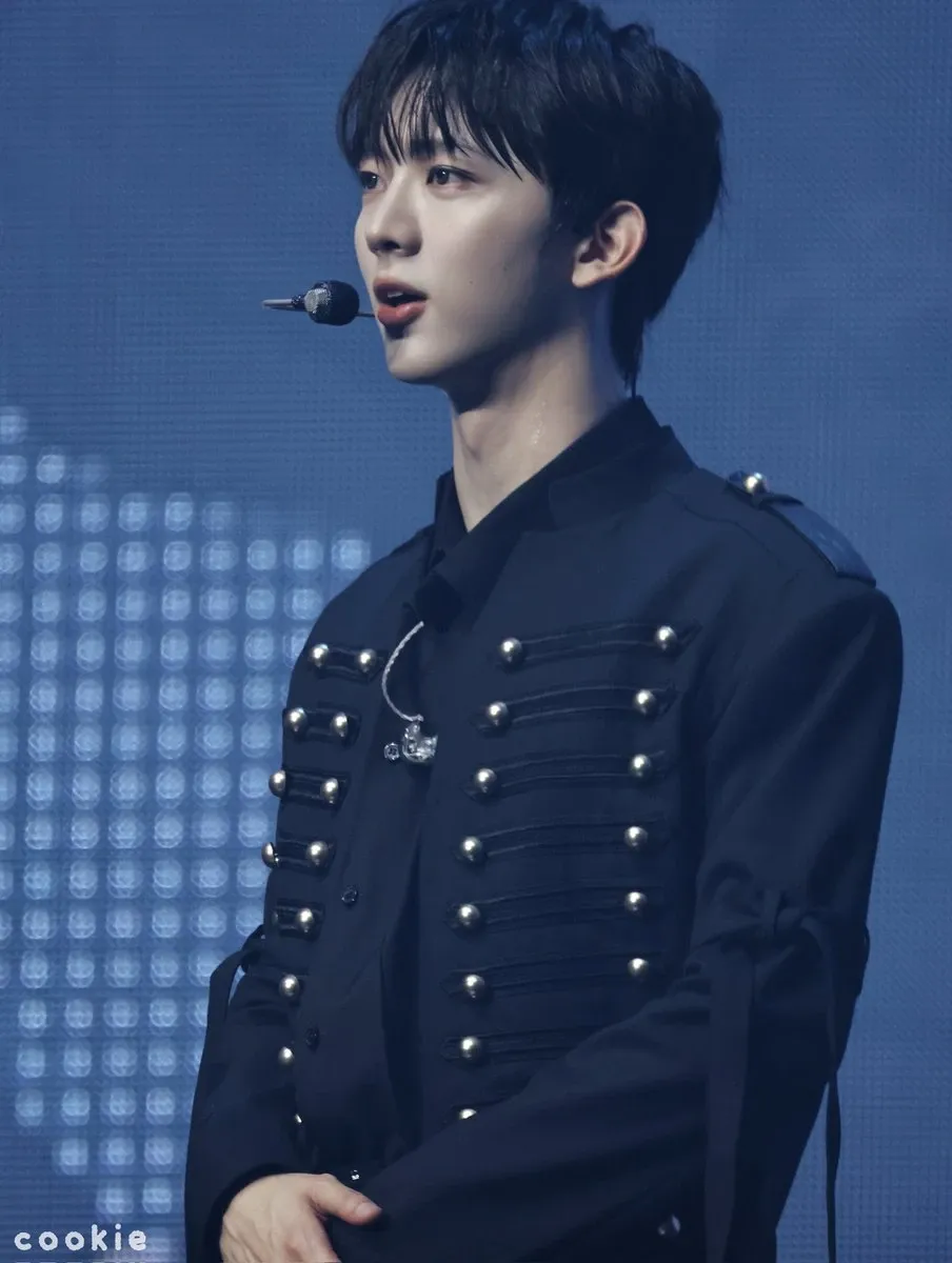 A moment captured by Yoo Seungeon (AND2BLE)'s fan