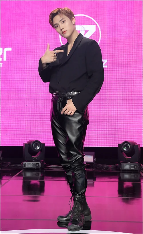 A moment captured by Jacob (THE BOYZ)'s fan