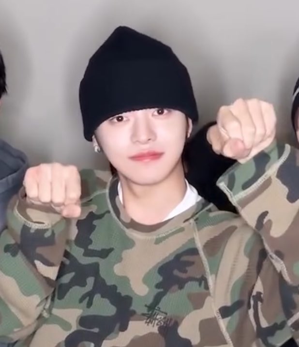 A moment captured by Lee Leo (ALPHA DRIVE ONE)'s fan