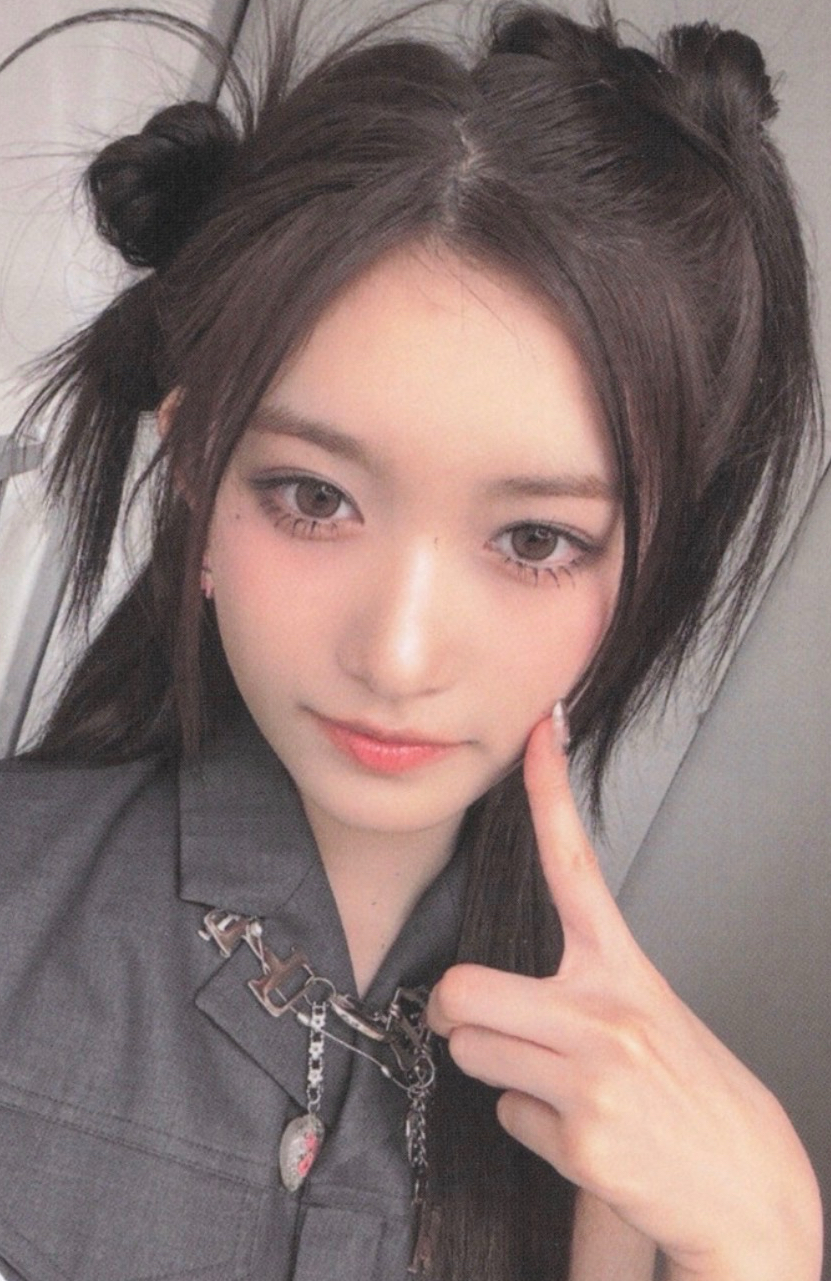 Recent activity shot of Leeseo (IVE)