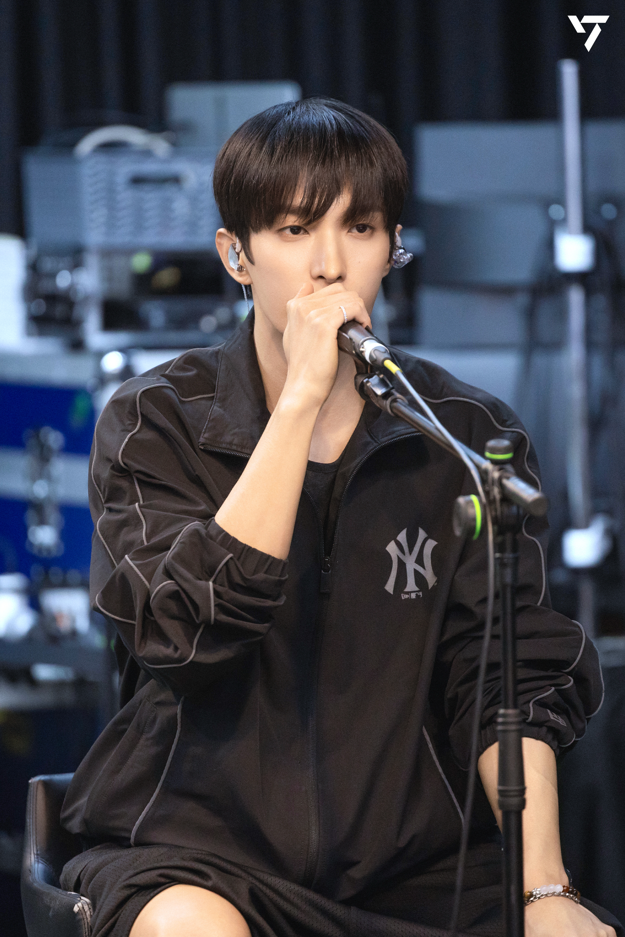 Momen yang diabadikan oleh penggemar DK (SEVENTEEN)