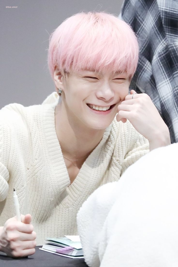 Latest photo of Moonbin (ASTRO)