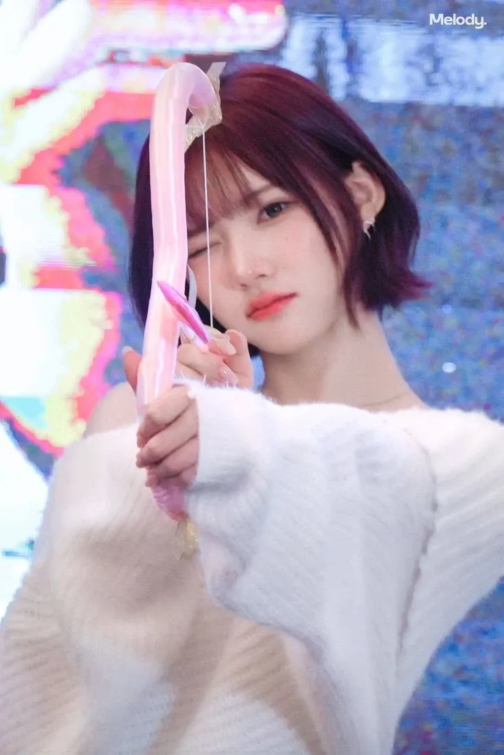 A moment captured by Jiwoo (Hearts2Hearts)'s fan