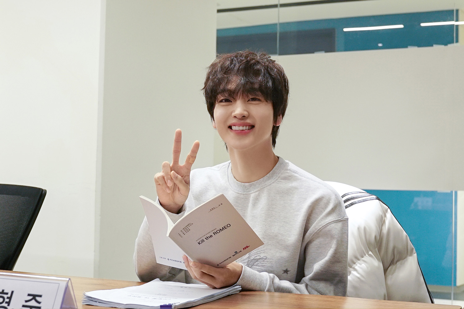 Behind-the-scenes cut of Hyeongjun (CRAVITY)