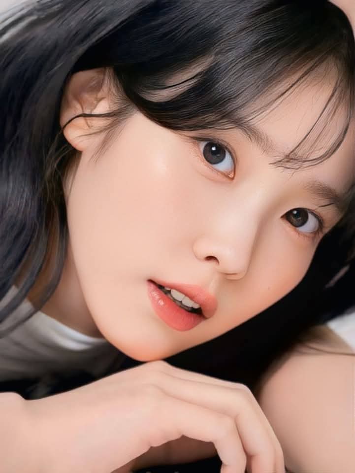 Behind-the-scenes cut of IU