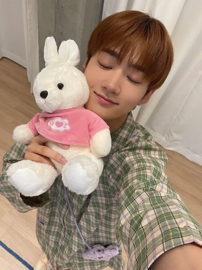 Latest photo of Yongseung (VERIVERY)