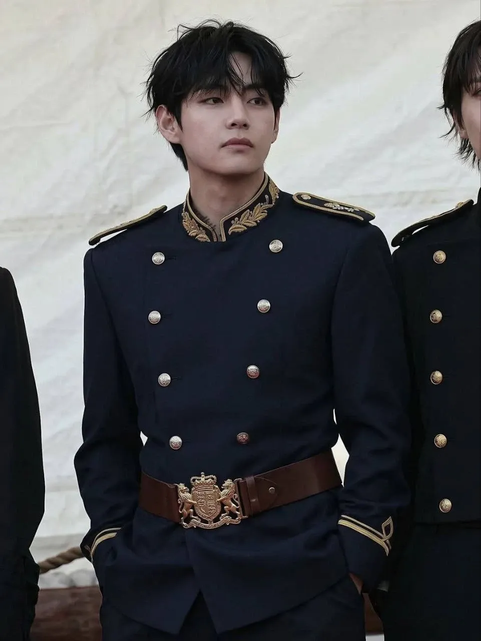 V (BTS)の舞台裏ショット