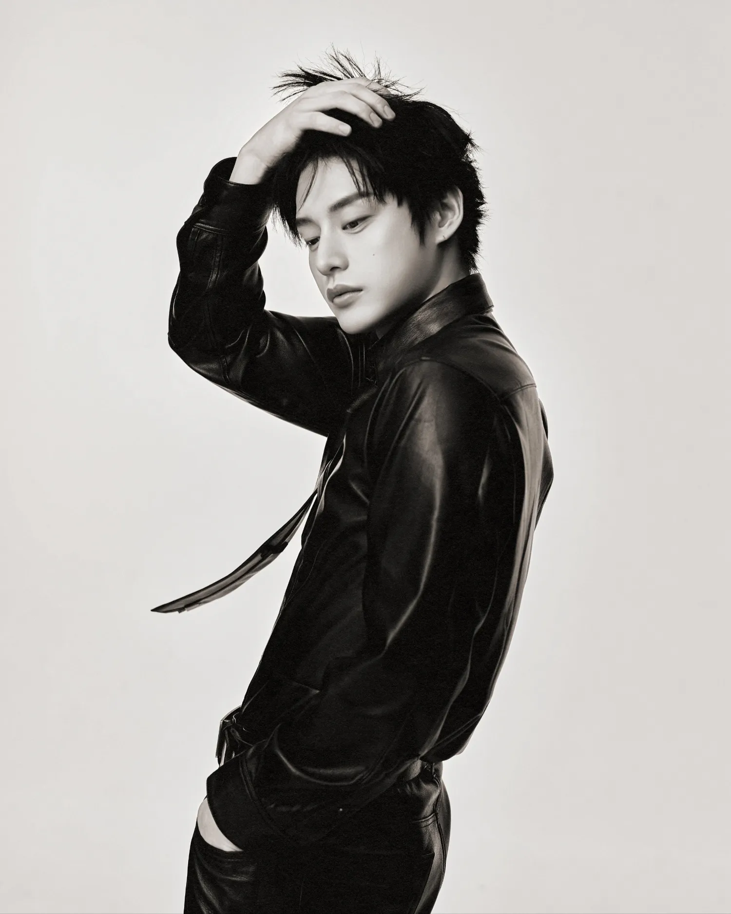 Behind-the-scenes cut of Kim Jiwoong (ZEROBASEONE)