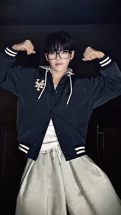 Recent activity shot of JL (AHOF)