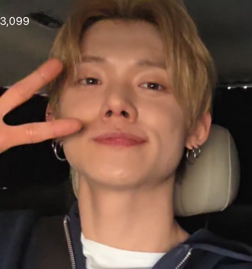 Foto aktivitas terbaru Yeonjun (TOMORROW X TOGETHER)