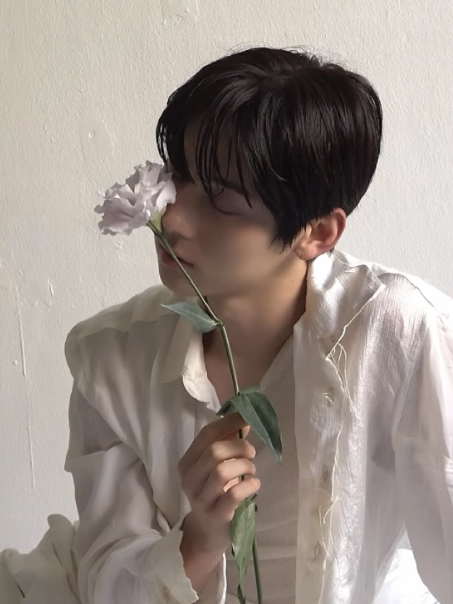 Behind-the-scenes cut of Hwang Minhyun