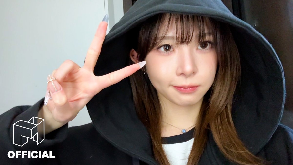 Behind-the-scenes cut of tripleS