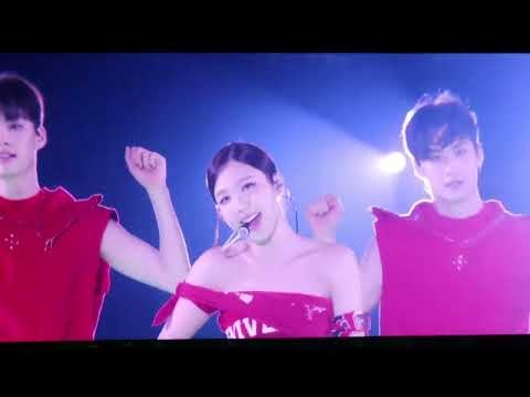 Foto aktivitas terbaru Momo (TWICE)