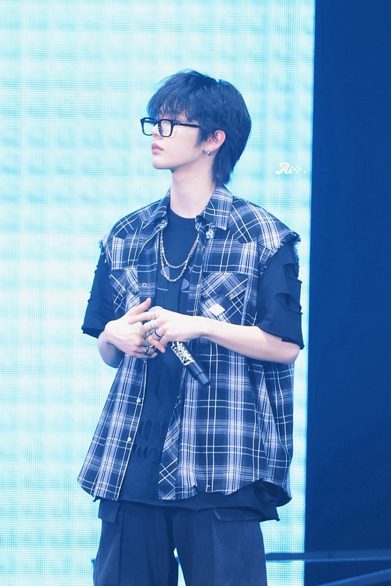 Behind-the-scenes cut of Taesan (BOYNEXTDOOR)