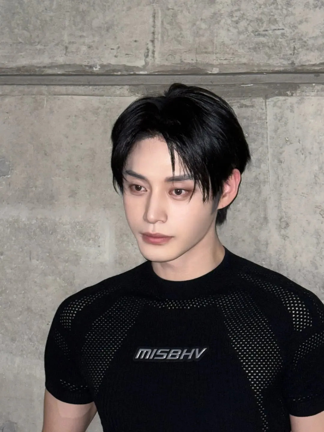 Behind-the-scenes cut of Kim Jiwoong (ZEROBASEONE)