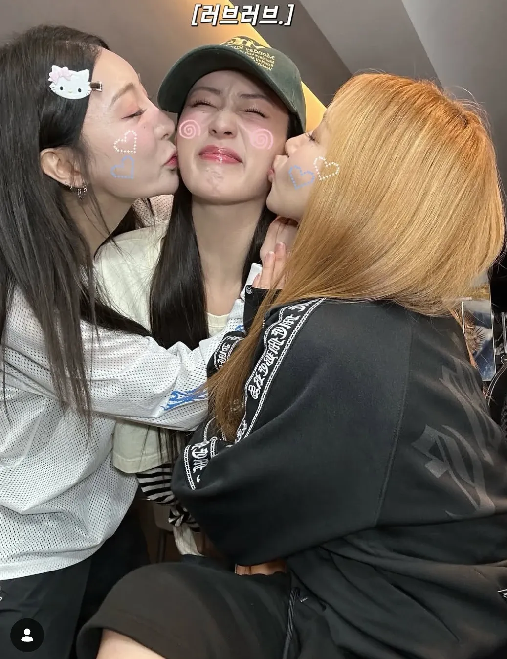 Momen yang diabadikan oleh penggemar Apink