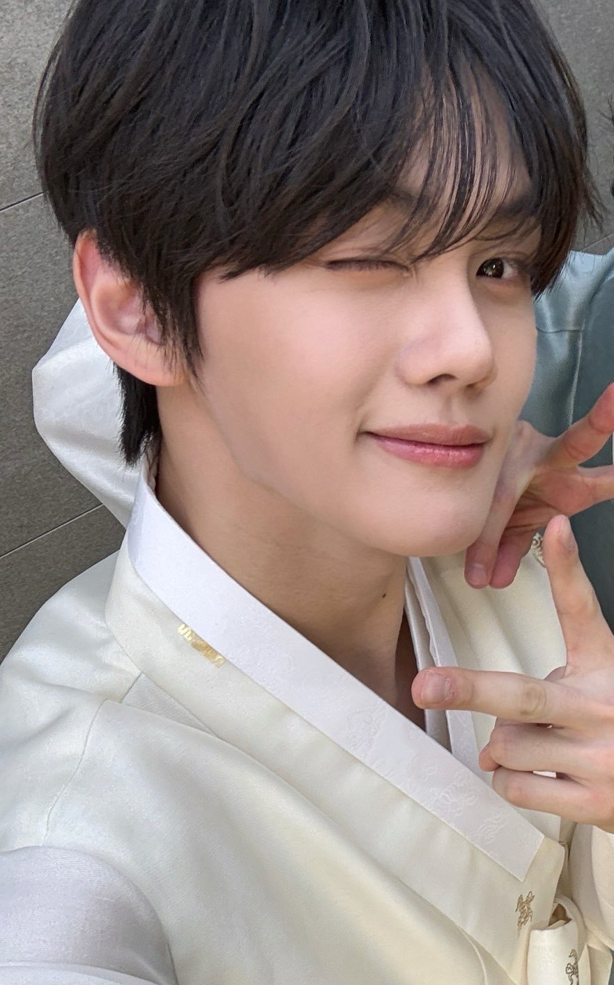 Recent activity shot of Kim Gyuvin (ZEROBASEONE)