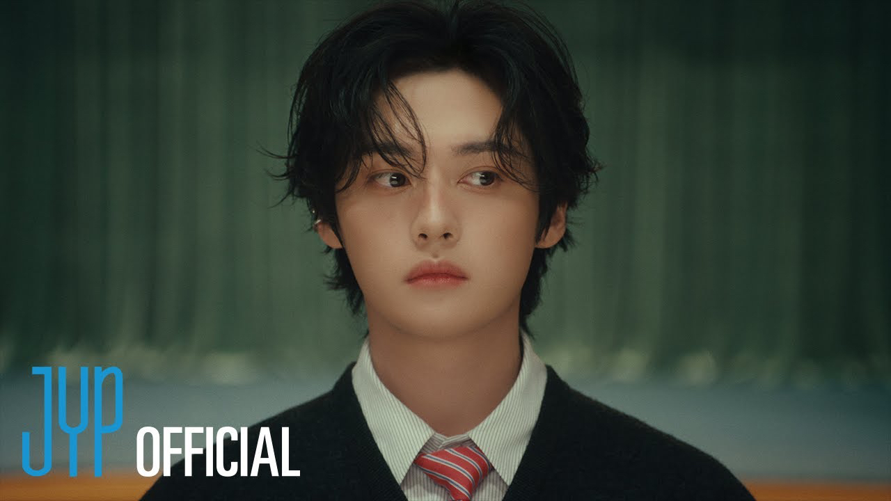 Behind-the-scenes cut of Lee Know (Stray Kids)