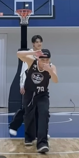 Latest photo of Nicholas (&TEAM)