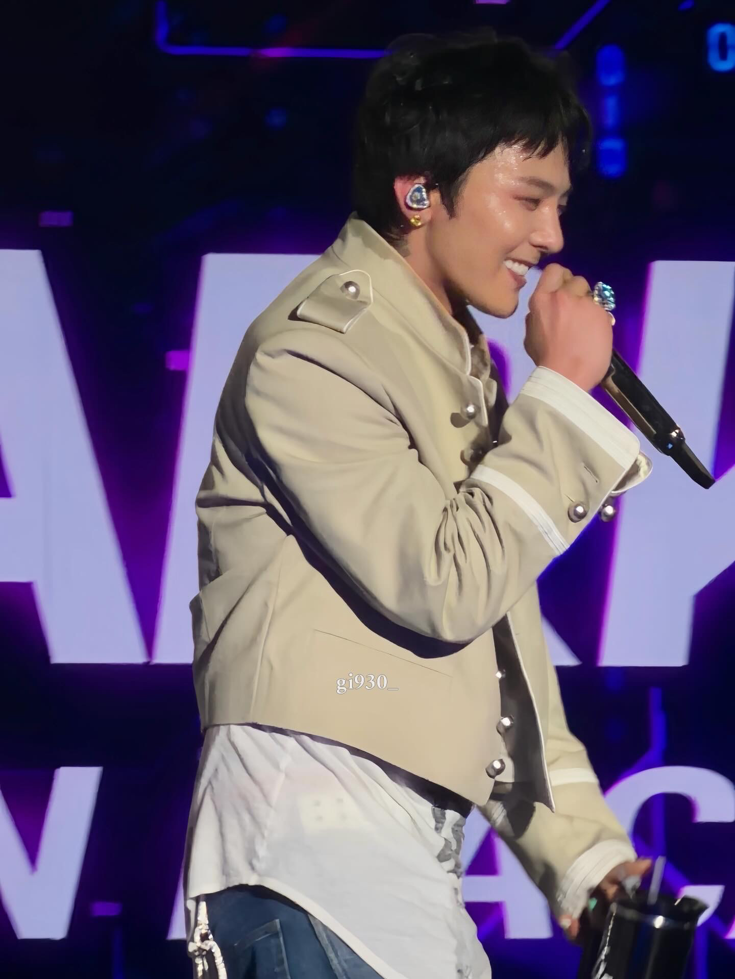 Momen yang diabadikan oleh penggemar G-DRAGON (BIGBANG)